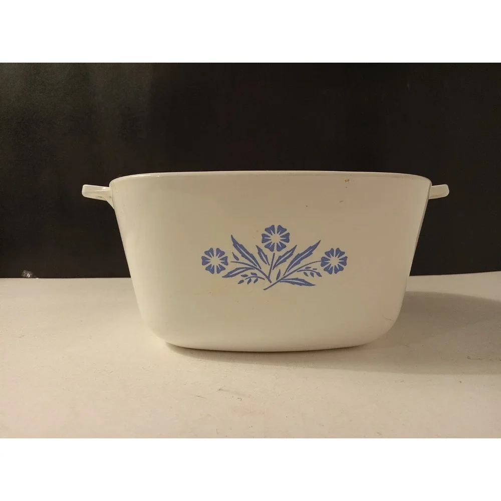 Corning Ware Blue Cornflower P-1 3/4 B .1 3/4 QT Casserole pretty okay condition